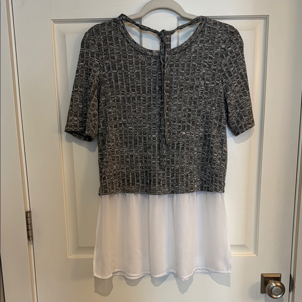 BCBGeneration Textured Gray and Black Crop Blouse
